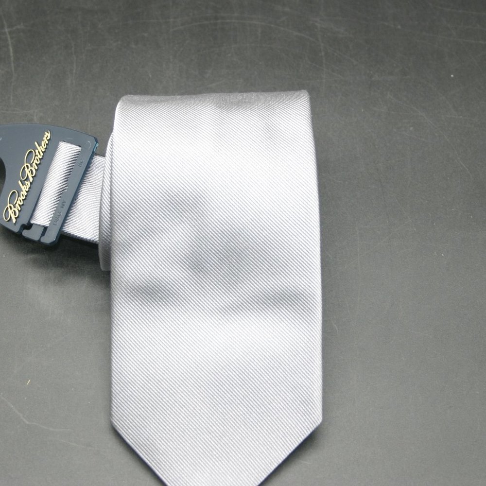 BROOKS BROTHERS Tie Silver Grey Solid Silk Made USA 58" x 3.5" New (OTHER)